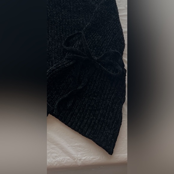 Lovers + Friends Black Knit Sweater - Picture 5 of 9